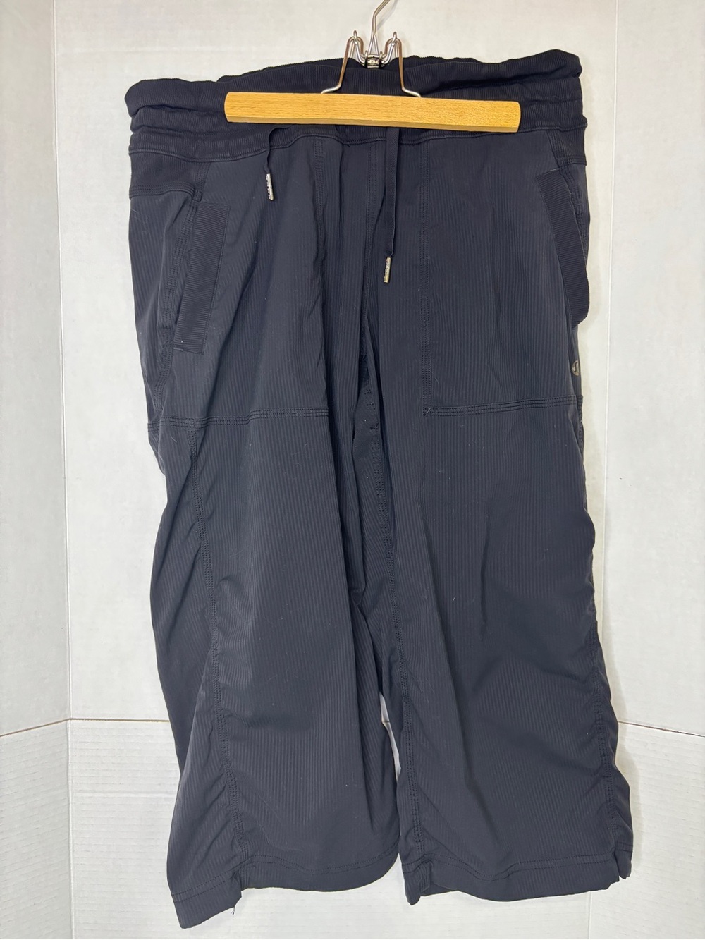 Lululemon Studio Crop Pants Elastic Waist Dance Workout Running Bottoms